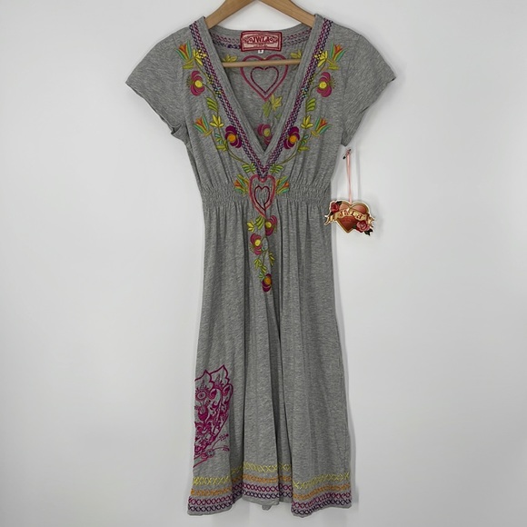 Johnny Was Dresses & Skirts - JOHNNY WAS gray embroidered angled sleeve elastic waist size small midi dress